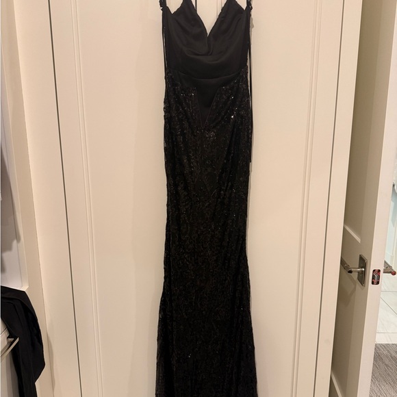 Elegant Black Sequin Gown - Picture 2 of 2